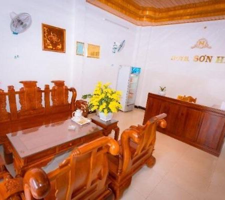 Khach San Son Ha Hotel Kon Tum Buitenkant foto