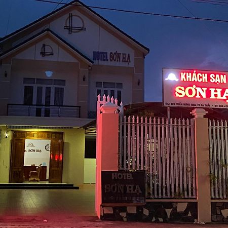 Khach San Son Ha Hotel Kon Tum Buitenkant foto