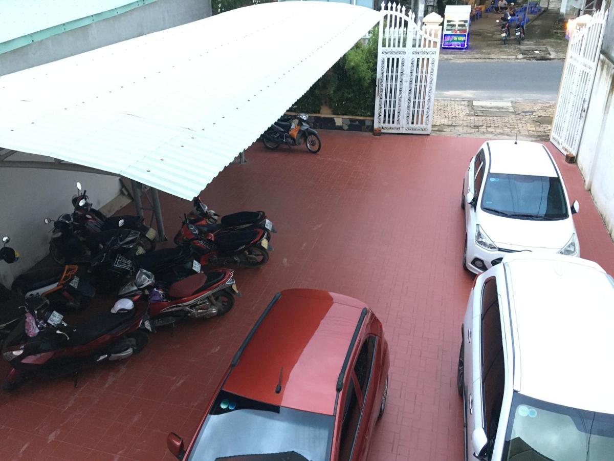 Khach San Son Ha Hotel Kon Tum Buitenkant foto