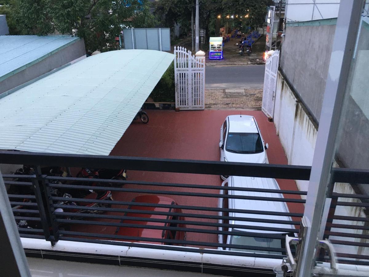 Khach San Son Ha Hotel Kon Tum Buitenkant foto