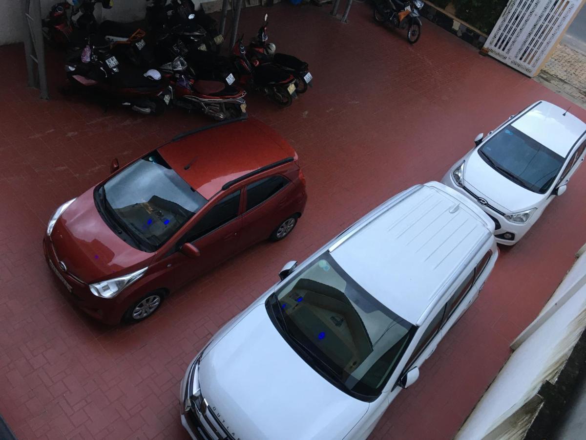 Khach San Son Ha Hotel Kon Tum Buitenkant foto