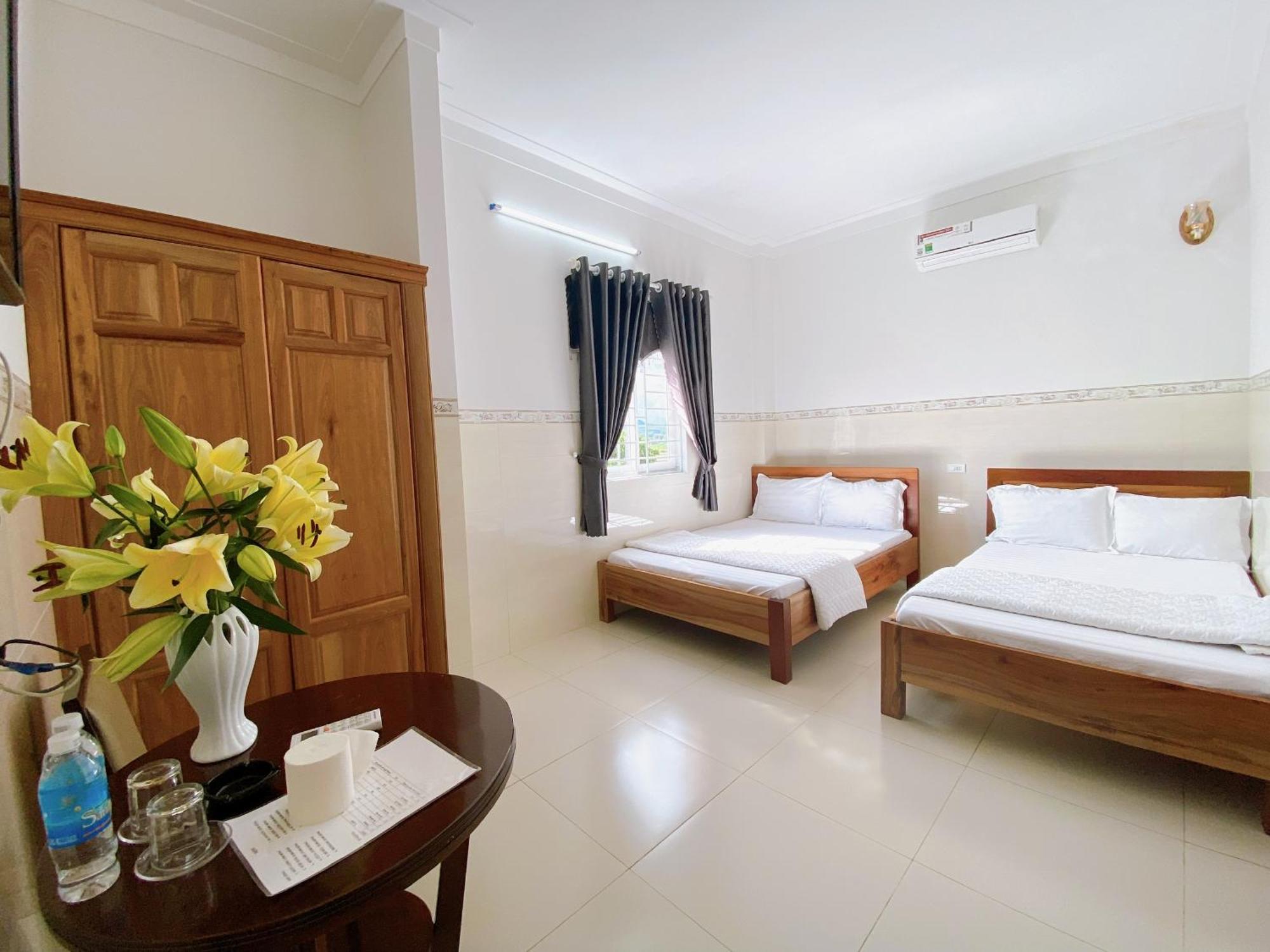 Khach San Son Ha Hotel Kon Tum Buitenkant foto