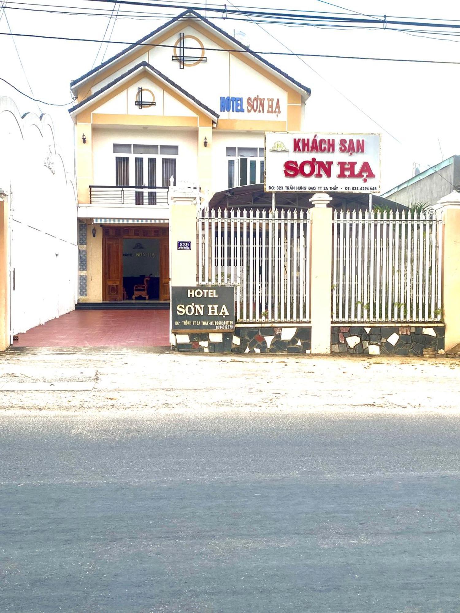 Khach San Son Ha Hotel Kon Tum Buitenkant foto