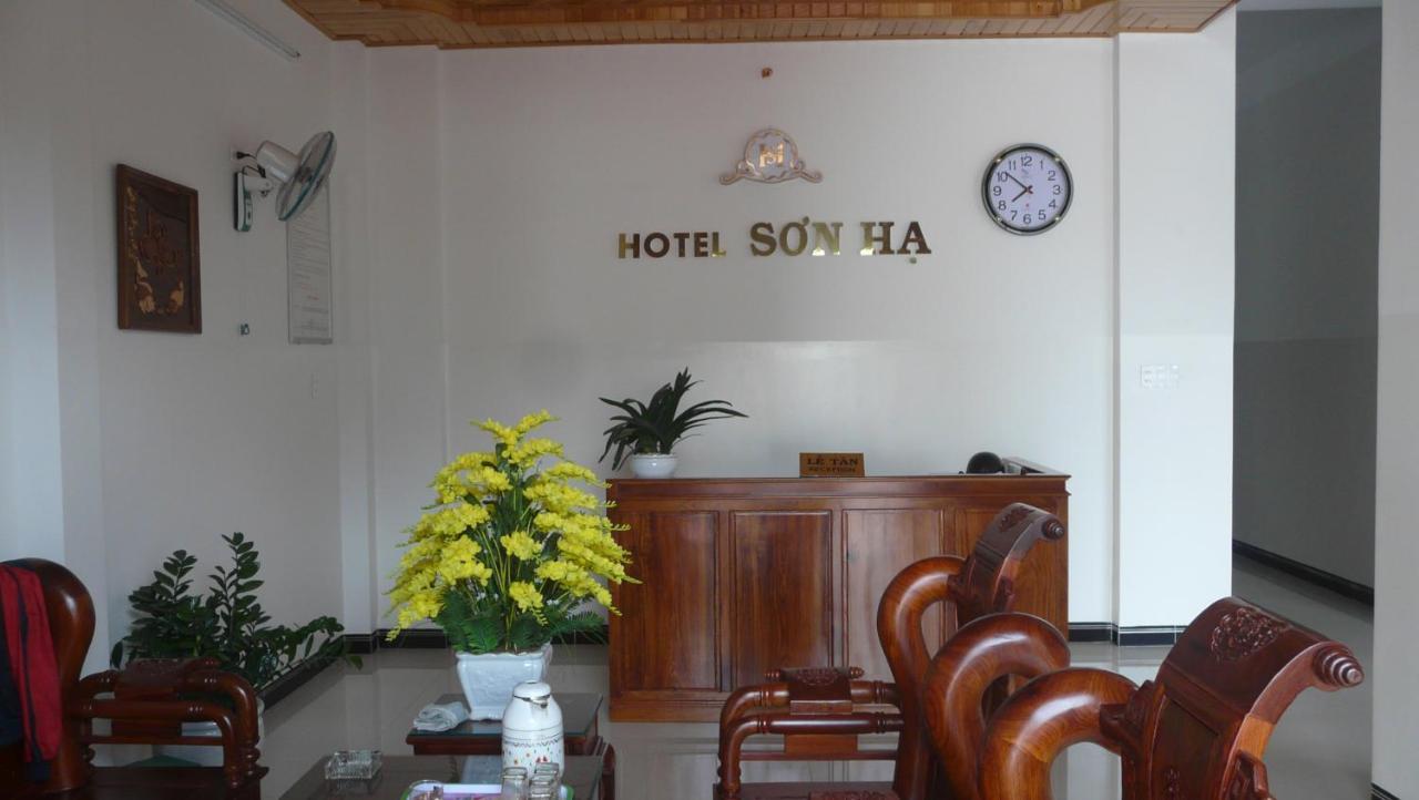 Khach San Son Ha Hotel Kon Tum Buitenkant foto
