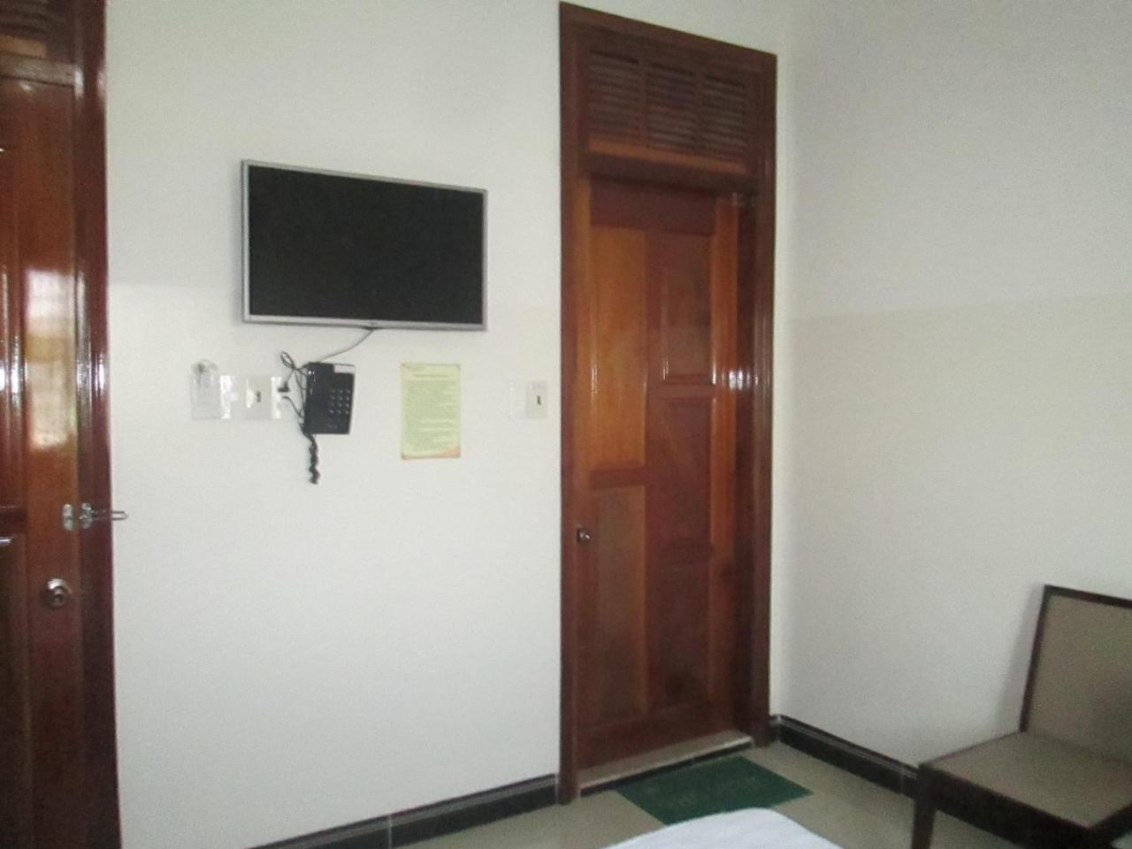 Khach San Son Ha Hotel Kon Tum Buitenkant foto